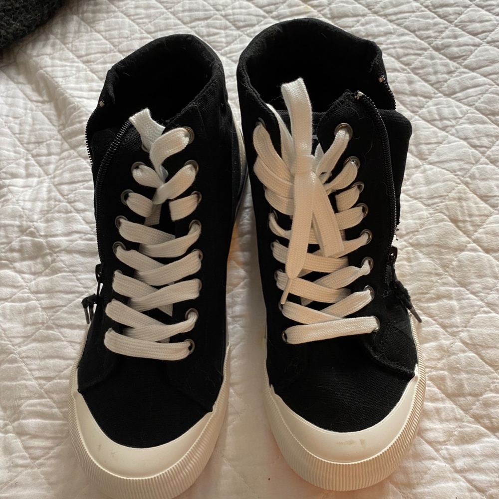 Never worn Rocket Dog Jazzin high top sneakers